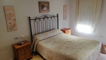 ميني بار ومكتب وأسرّة قابلة للطي وواي فاي مجانًا