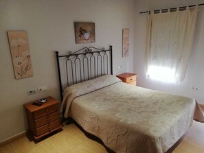 Minibar, bureau, lits pliants/supplémentaires, Wi-Fi gratuit