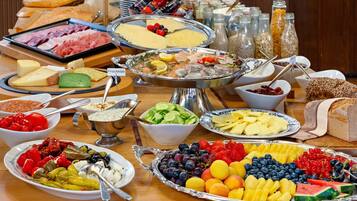 Daily buffet breakfast (EUR 11 per person)