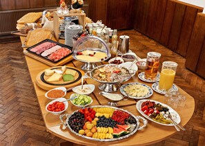 Daily buffet breakfast for a fee - Altes Gasthaus Kuhr (Papenburg)
