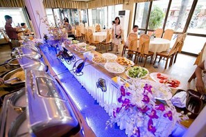 Breakfast, lunch and dinner served - Quy Nhon Hotel (Quy Nhon)