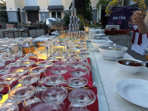 Breakfast, lunch, dinner served; local and international cuisine  - Quy Nhon Hotel (Quy Nhon)