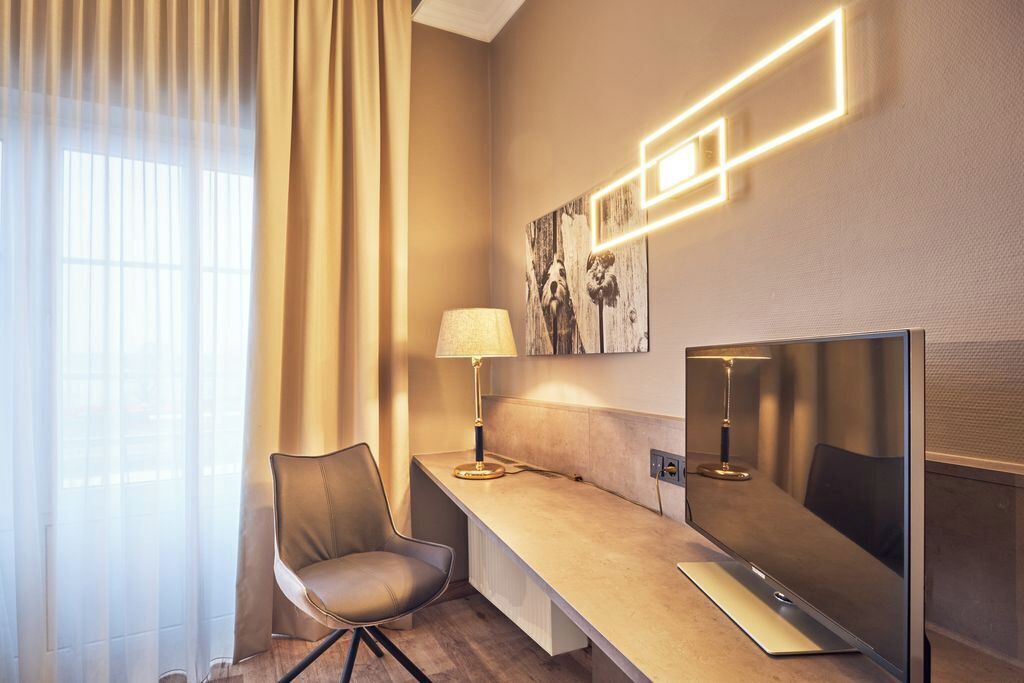 standard double room | in-room safe, desk, soundproofing, free wifi