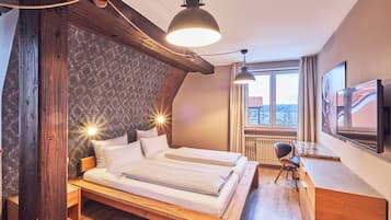 Habitación doble estándar | Caja de seguridad en la habitación, escritorio y insonorización