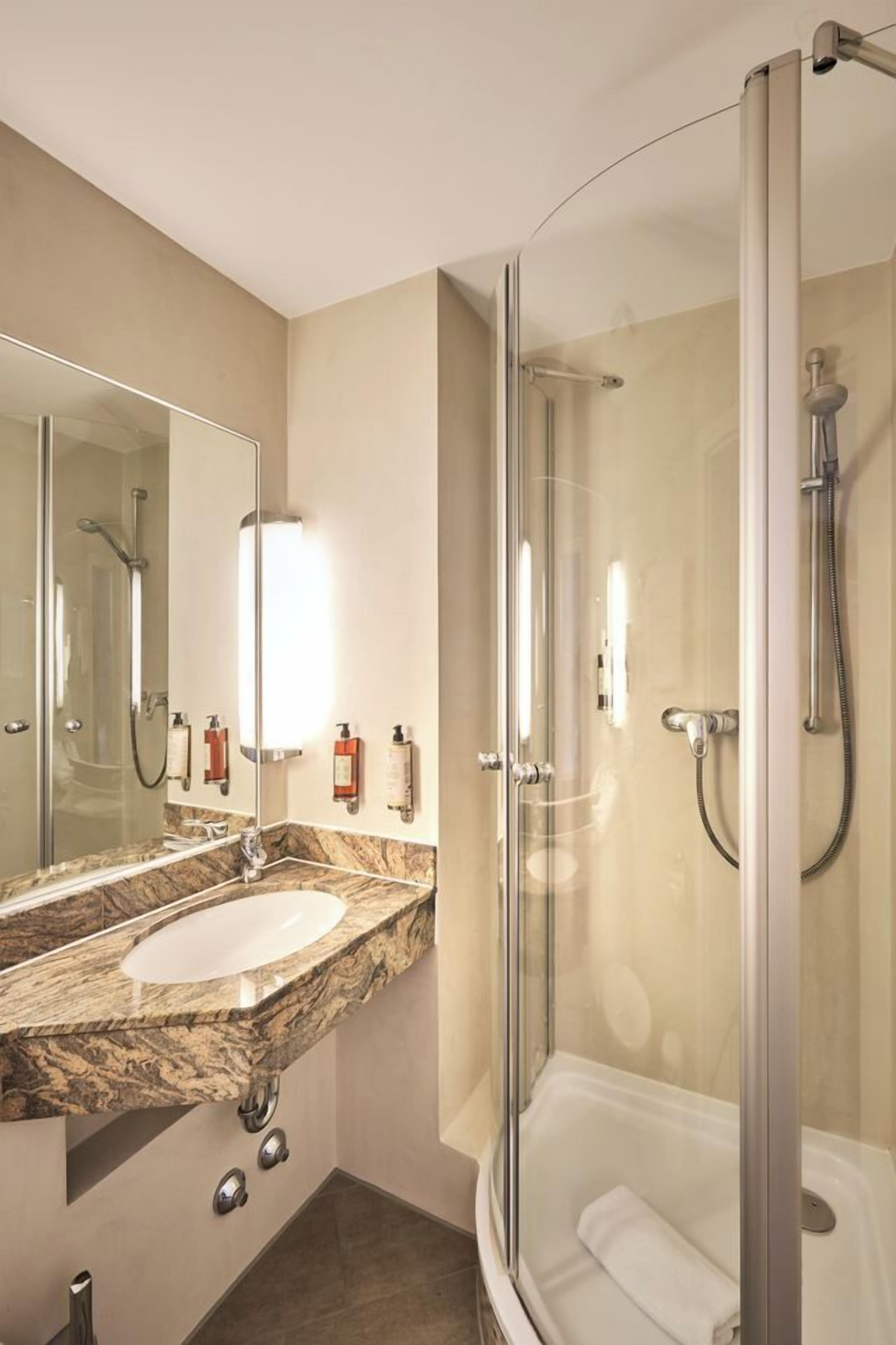 comfort double room | bathroom | free toiletries, hair dryer, towels