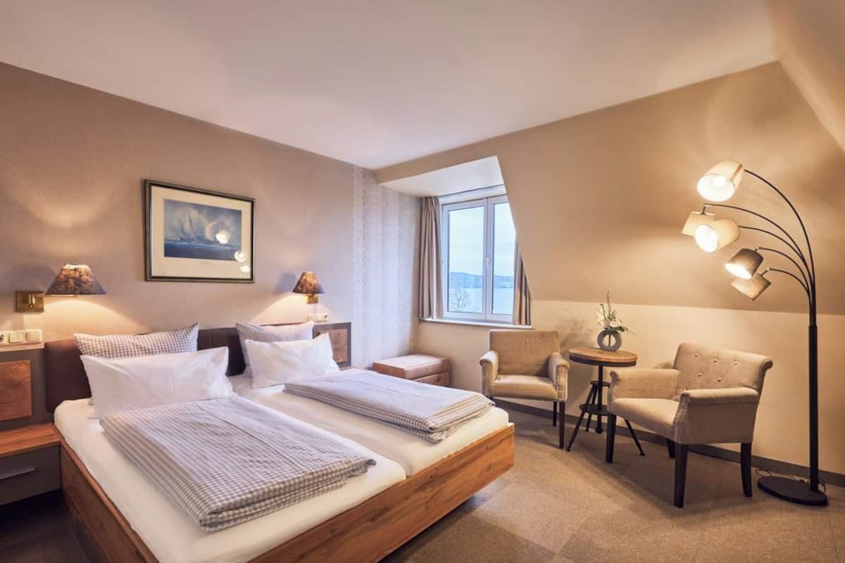 standard double room | in-room safe, desk, soundproofing, free wifi