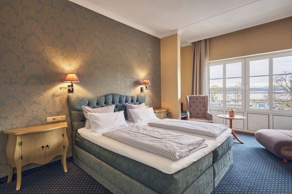 comfort double room | in-room safe, desk, soundproofing, free wifi