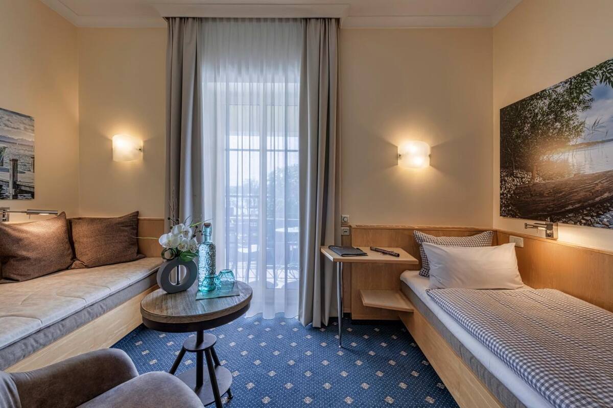 single room | in-room safe, desk, soundproofing, free wifi