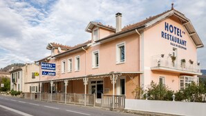 Front of property - Logis Hôtel du Jabron (La Begude-de-Mazenc)