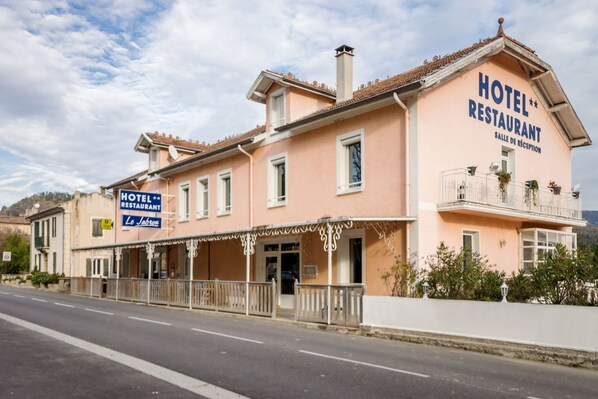 Front of property - Logis Hôtel du Jabron (La Begude-de-Mazenc)