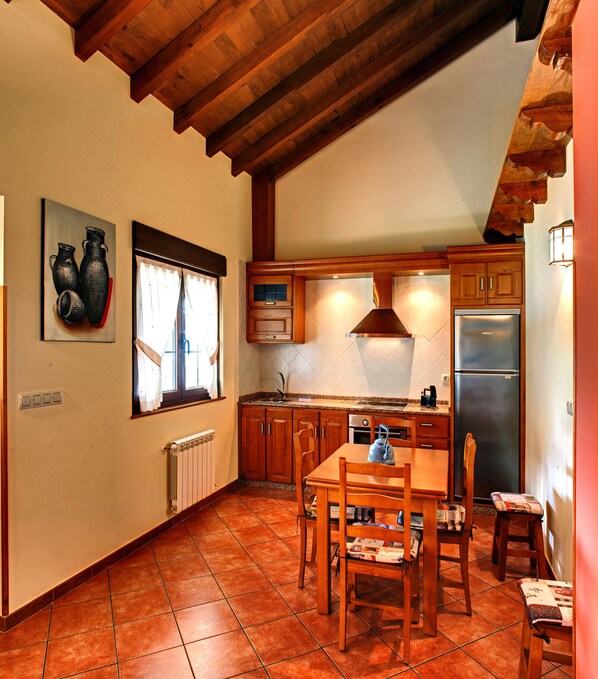 Appartamento, 2 camere da letto, terrazzo (El Rey de La Torre) | Cucina privata | Frigorifero con congelatore, microonde, forno, piano cottura