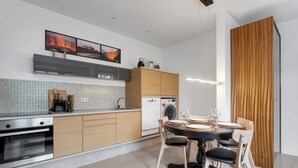 Kaffetrakter/tekoker, kjøleskap, mikrobølgeovn og ovn