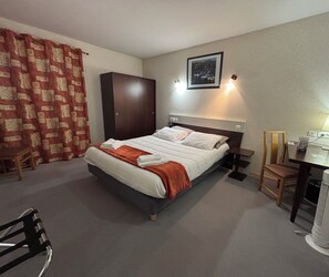 書桌、隔音、免費 Wi-Fi、床單