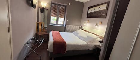 Standard Single Room, 1 Double Bed | Desk, soundproofing, free WiFi, bed sheets