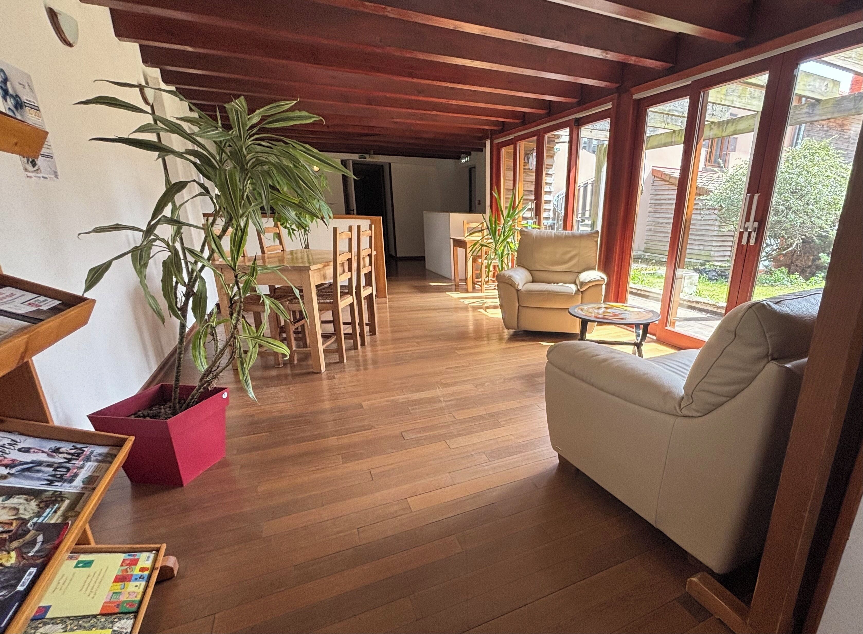 Coin salon dans le hall