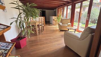 Coin salon dans le hall