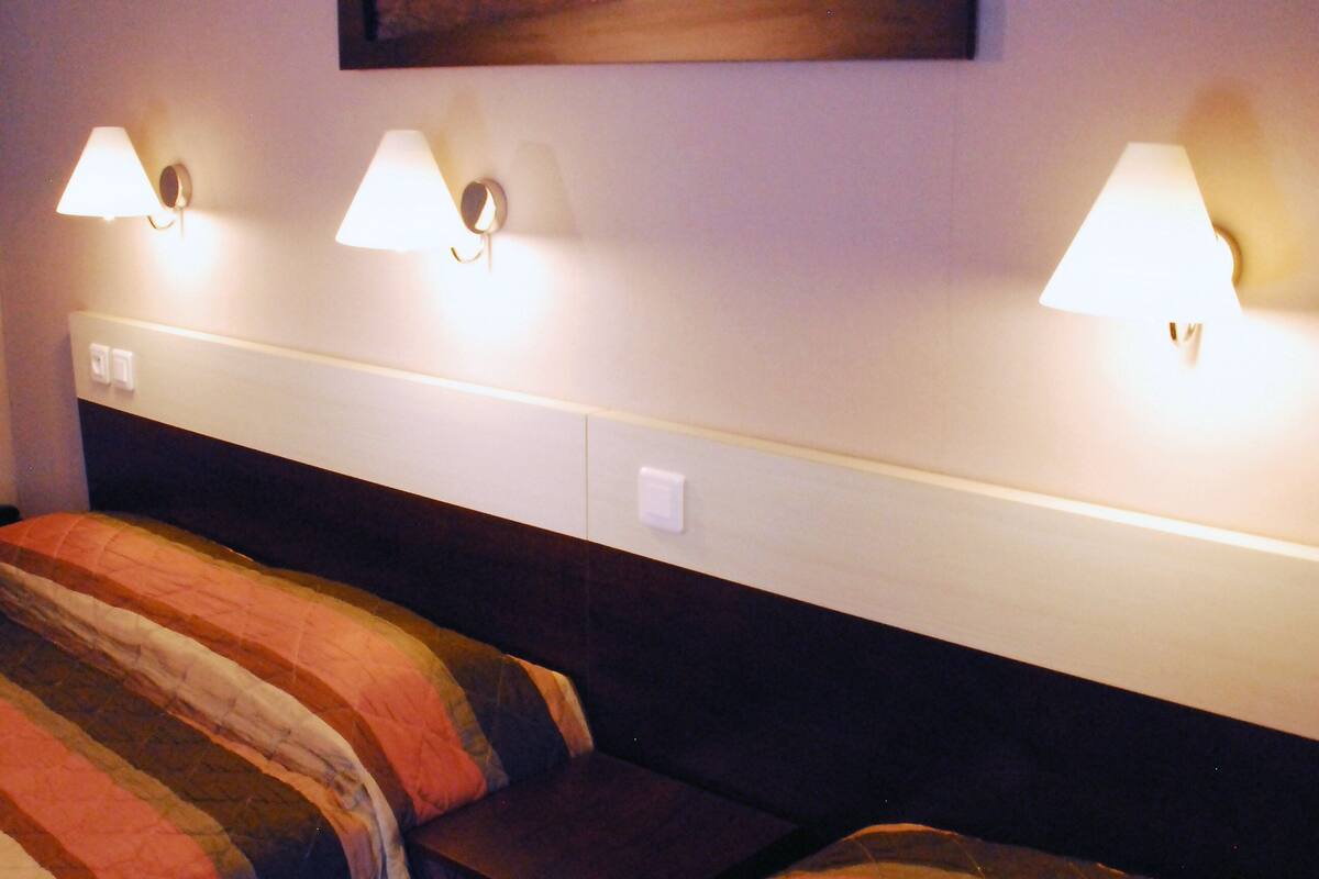 standard twin room, 2 single beds | desk, soundproofing, free wifi, bed sheets