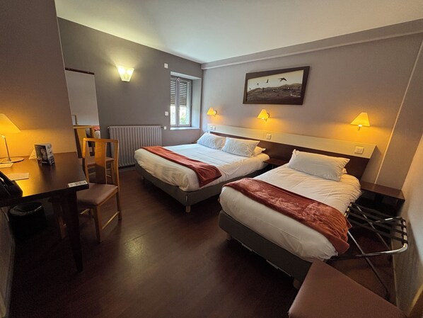 Standard Triple Room, Multiple Beds | Desk, soundproofing, free WiFi, bed sheets