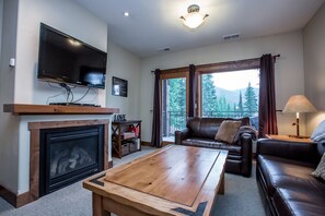 Smart TV, fireplace, DVD player