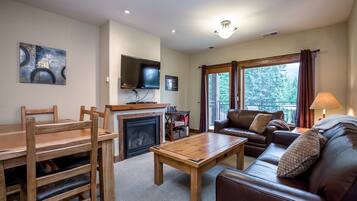 Smart TV, fireplace, DVD player