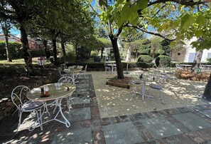 Garden - Logis Hôtel le Dahu (Parigny)