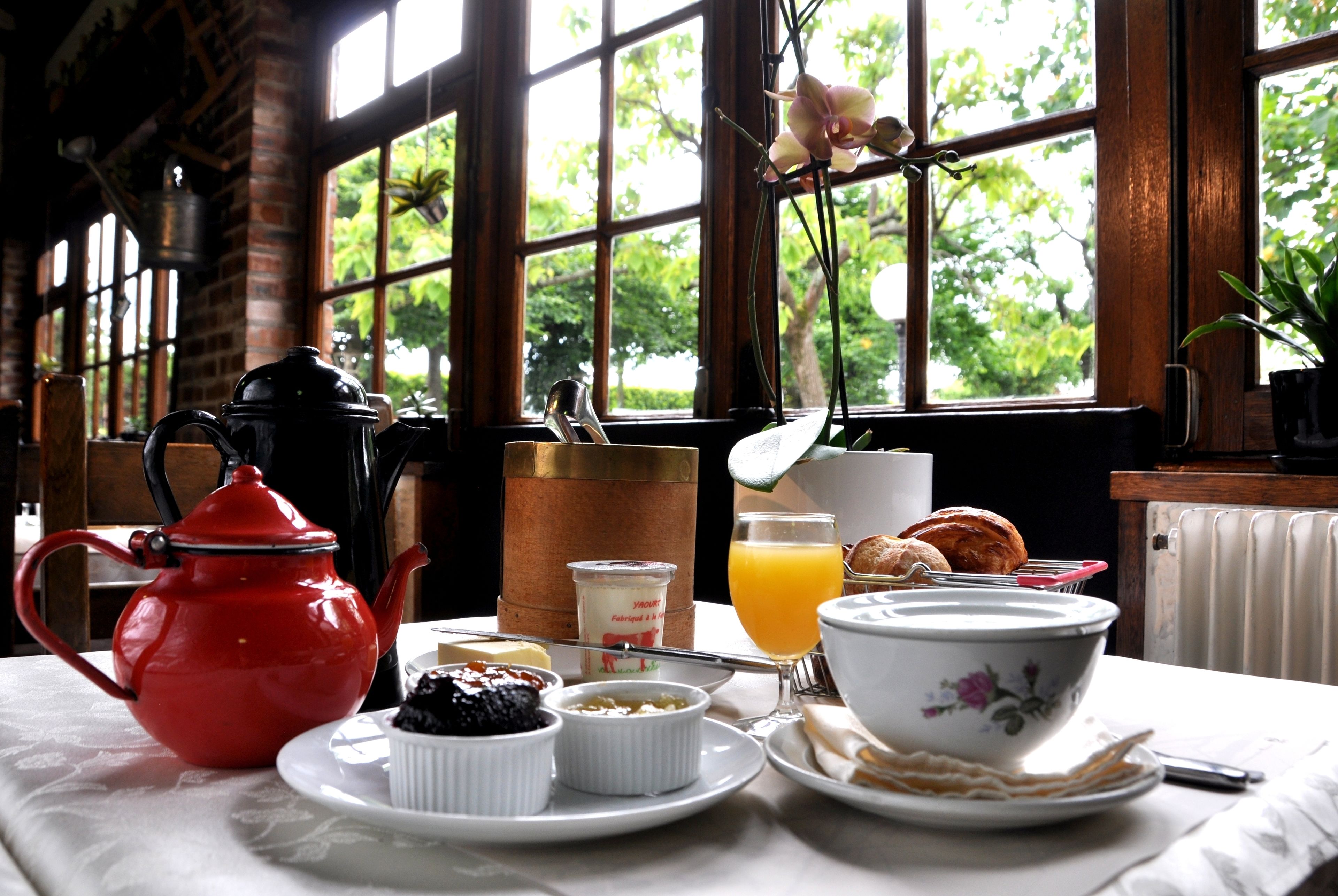 Bữa sáng buffet hàng ngày với phụ phí nhỏ 