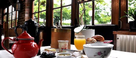 Daily buffet breakfast for a fee