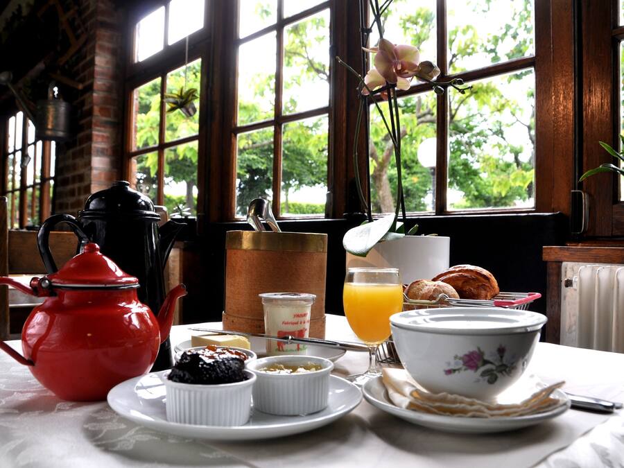 Daily buffet breakfast for a fee