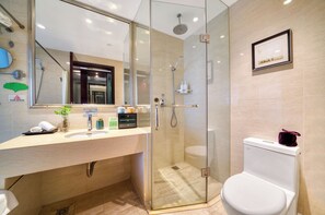 Executive Room | Bathroom | Hair dryer, slippers - Haiwaihai International Hotel  (Hangzhou)