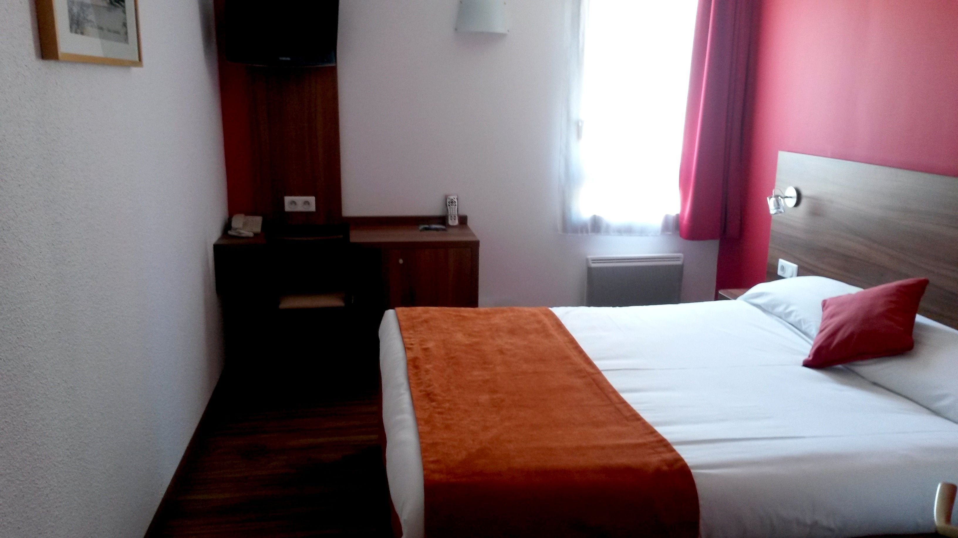 desk, iron/ironing board, free cots/infant beds, rollaway beds