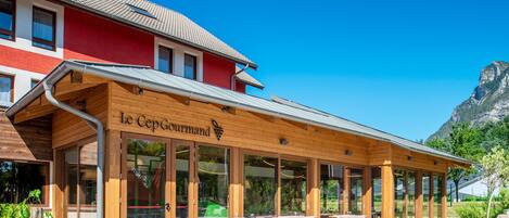 A restaurant with a wooden facade and outdoor seating.
