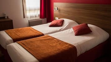 Standard Twin Room, 2 Twin Beds, Non Smoking | Desk, iron/ironing board, free cribs/infant beds, rollaway beds