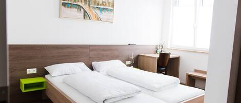 Bureau, chambres insonorisées, Wi-Fi gratuit, draps fournis