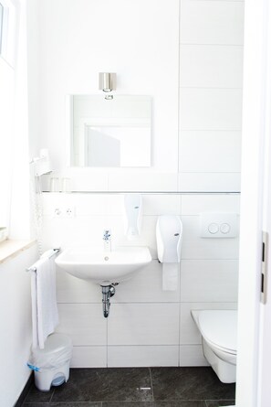 Doppelzimmer, eigenes Bad | Badezimmer