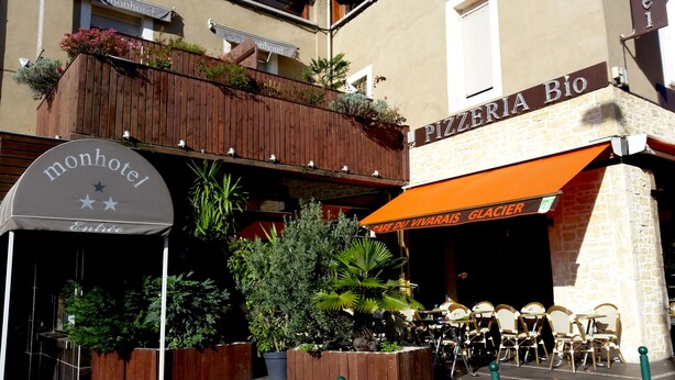 Front of property - Hôtel Monhotel (Serrieres)