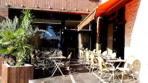 Front of property - Hôtel Monhotel (Serrieres)