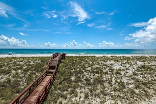 Sea Oats 4 Bedroom Condo by RedAwning