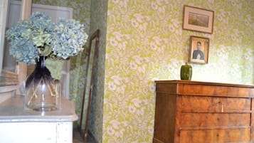 Comfort tweepersoonskamer, en-suite badkamer, uitzicht op tuin (Basalte) | Interieur