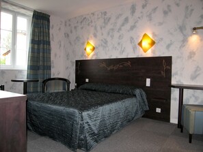 Standard Double Room, 1 Queen Bed, Non Smoking | Desk, free WiFi