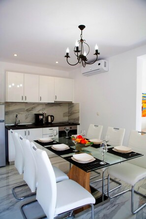 Villa, alberca privada | Servicio a la habitación