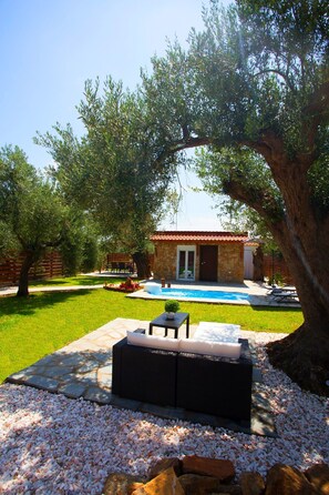 Suite, alberca privada | Terraza o patio