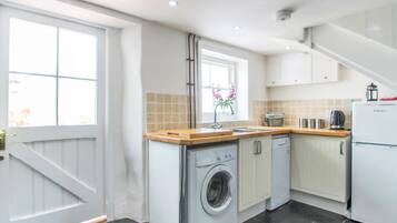 Premier Cottage, Multiple Beds, Non Smoking | Private kitchen | Full-size fridge, microwave, oven, stovetop