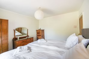 2 bedrooms, iron/ironing board, free WiFi, bed sheets