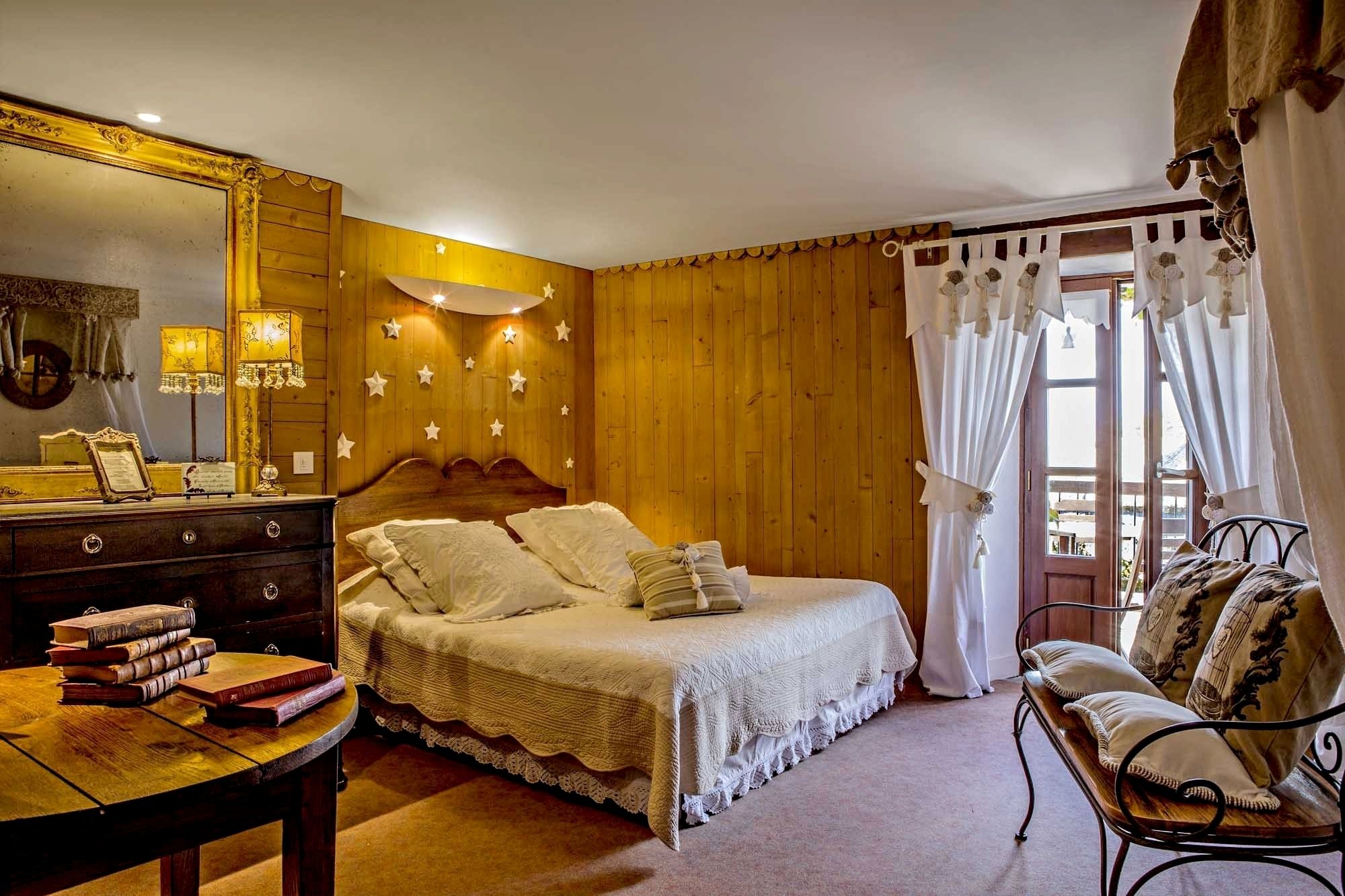 superior double room, 1 queen bed, non smoking | free wifi, bed sheets