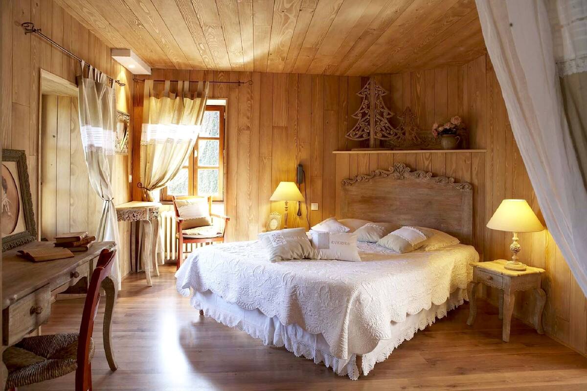 superior double room, 1 queen bed, non smoking | free wifi, bed sheets