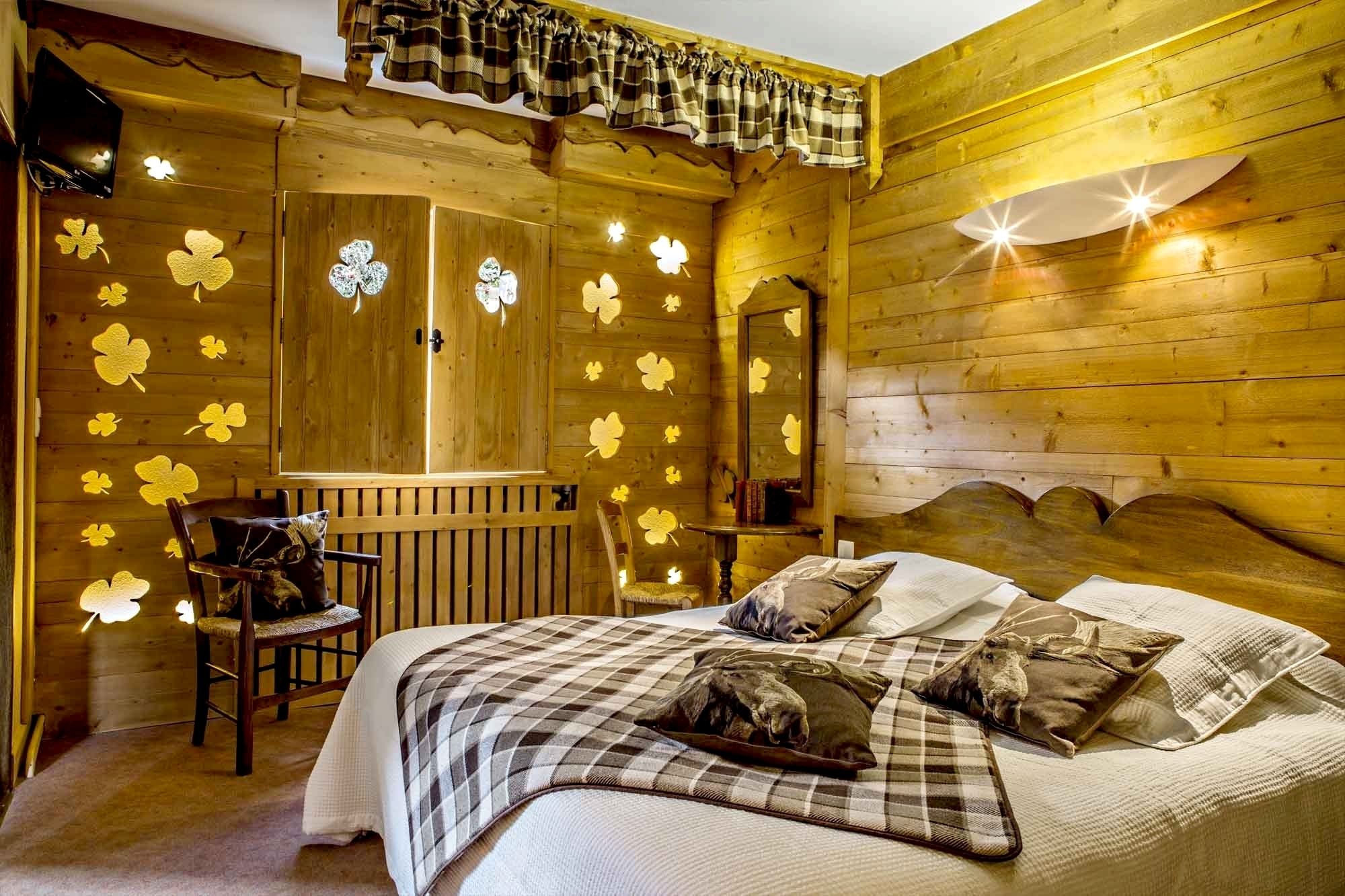 superior double room, 1 queen bed, non smoking | free wifi, bed sheets