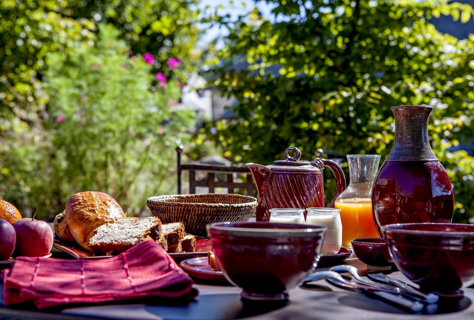 daily buffet breakfast (eur 13 per person)