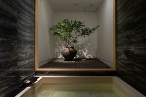 Kondominium Desain (CAMPTONKIYOMIZU7, Wooden bathtab) | Kamar mandi | Bathtub dan shower terpisah dan bathtub besar