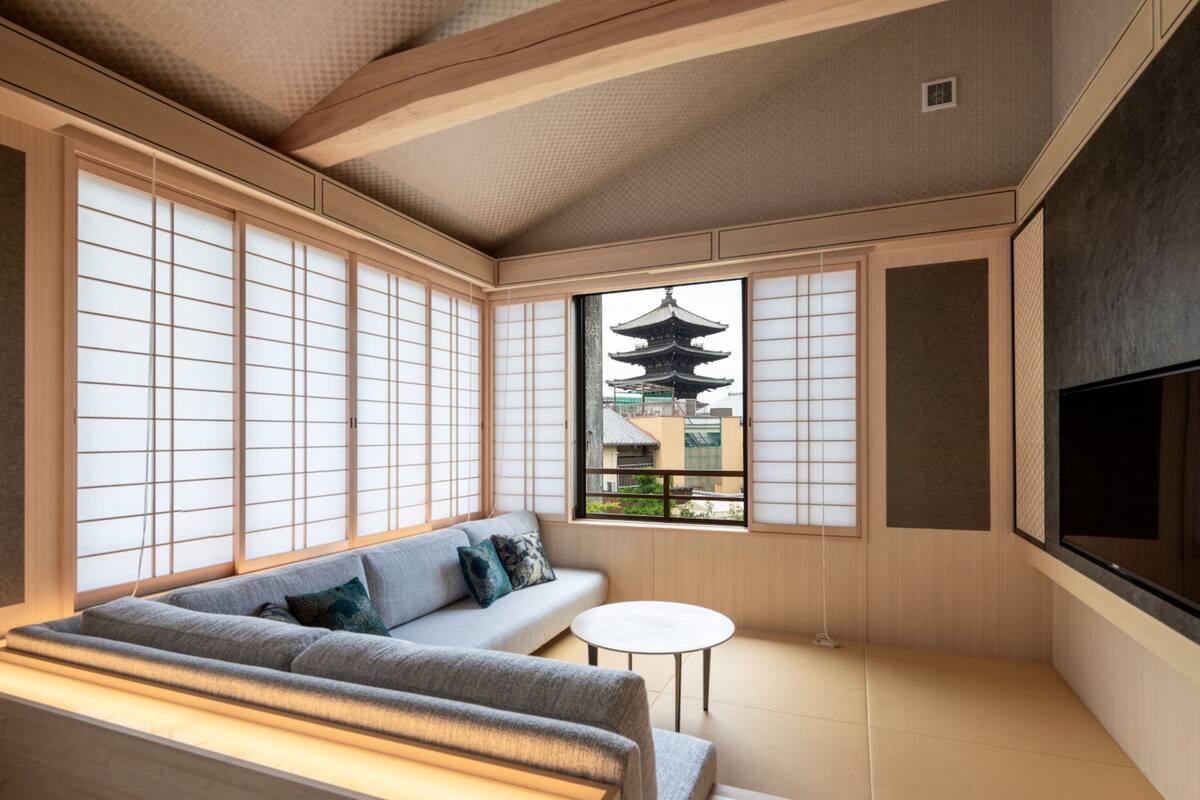 CAMPTON KIYOMIZU 7 (with wooden bathtub),King bed x1 for 2 people, Futon for the others | View from room