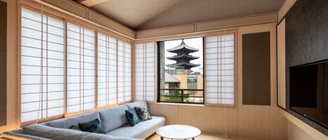 Design Condo (CAMPTONKIYOMIZU7, Wooden bathtab) | Pemandangan dari bilik